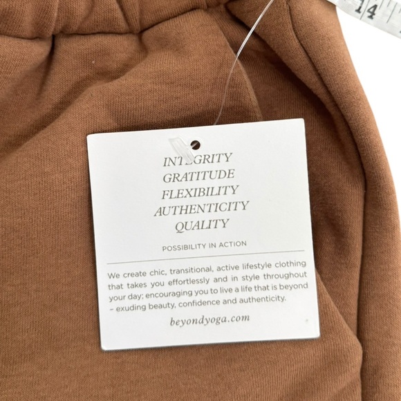 NWT Beyond Yoga On The Go Wide Leg Pants in Toffee Size XS - Picture 9 of 13